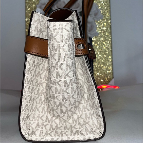 Michael Kors NWT Carmen vanilla medium flap satchal Xbody retails $558 - Picture 6 of 12